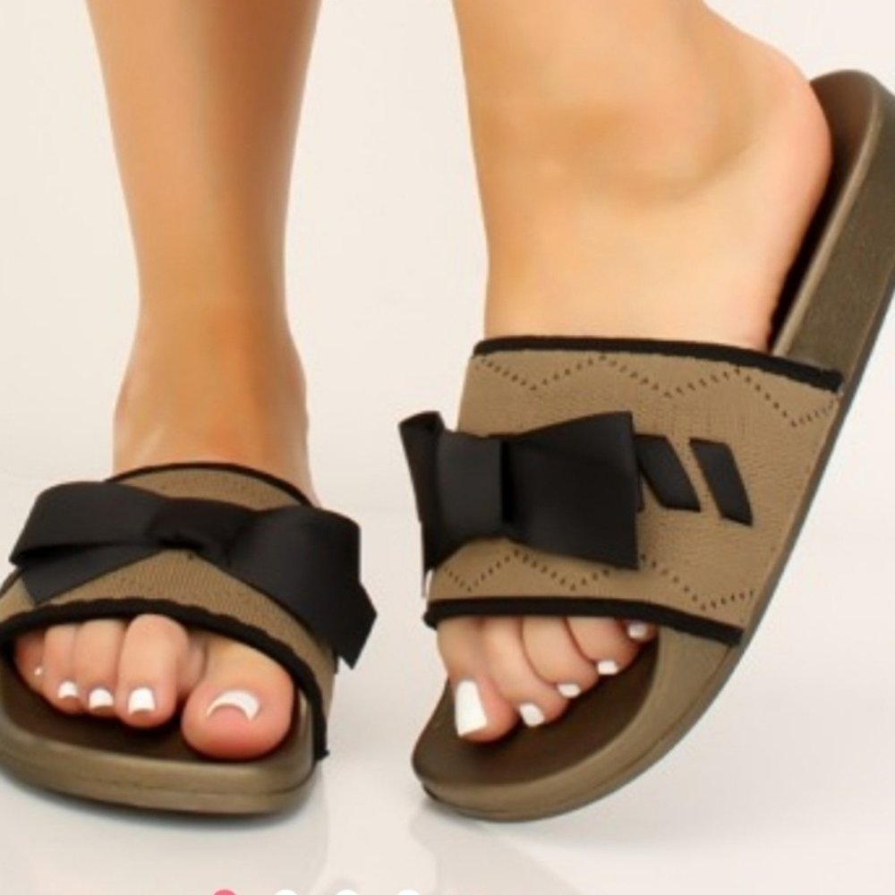 🆕️ SLIP-ON BOW ACCENT SANDALS